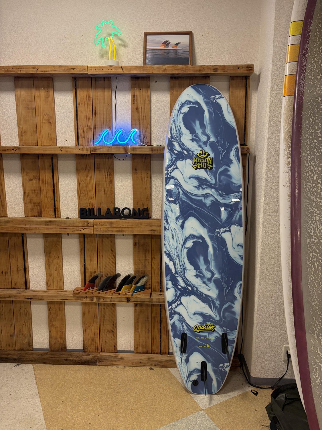 COASTER 7’0 7’0 × 22 1/4 × 3 7/16